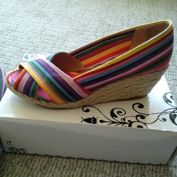 Rampage Adorer Rainbow Striped Peep Toe Heeled Wedges Size 8.5 NEW - Picture 3 of 9